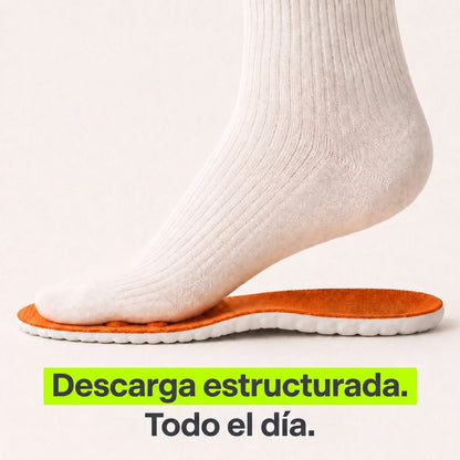 Pie con calcetín pisando la plantilla: descarga estructurada todo el día